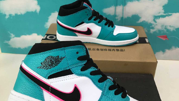 Nike电玩蒂芙尼:虚拟与现实的潮鞋碰撞第1张-纯原莆田鞋工厂直销,品质保证,信心之选 Nike电玩蒂芙尼:虚拟与现实的潮鞋碰撞