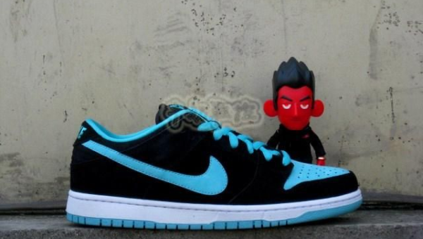 Nike联名蒂芙尼上衣掀起潮流风暴 奢华运动风席卷时尚界第1张-纯原莆田鞋工厂直销,品质保证,信心之选 Nike联名蒂芙尼上衣掀起潮流风暴 奢华运动风席卷时尚界