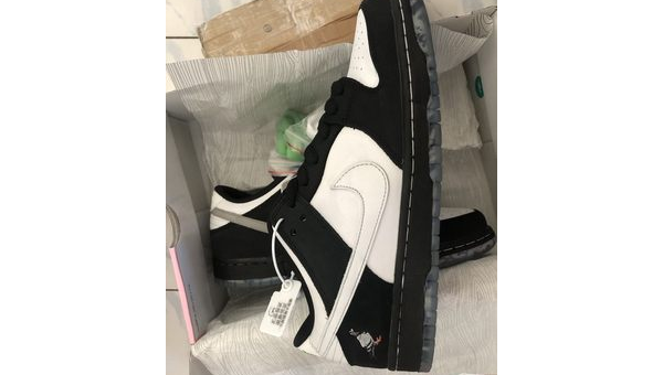 Nike联名蒂芙尼熊猫鞋款引爆潮流圈 限量发售引热议第1张-纯原莆田鞋工厂直销,品质保证,信心之选 Nike联名蒂芙尼熊猫鞋款引爆潮流圈 限量发售引热议